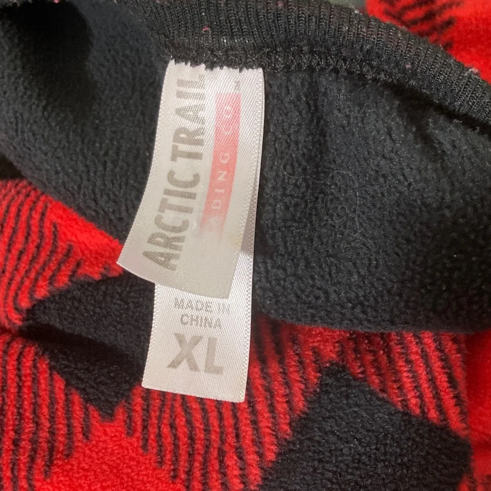 Arctic Trail Top Women Size XL Red & Black Fleece V Neck Cozy Relaxed Fit - Picture 8 of 8